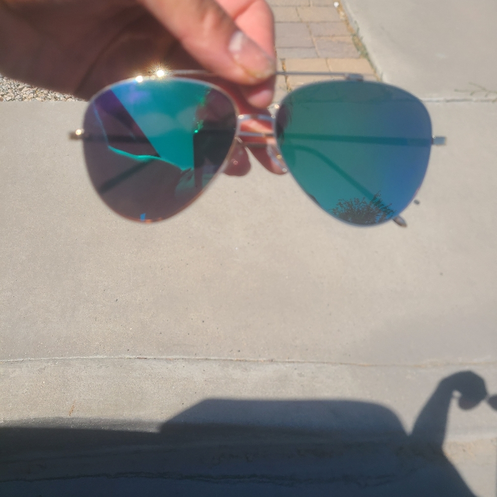 PRADA sunglasses 🕶 - Picture 2 of 5